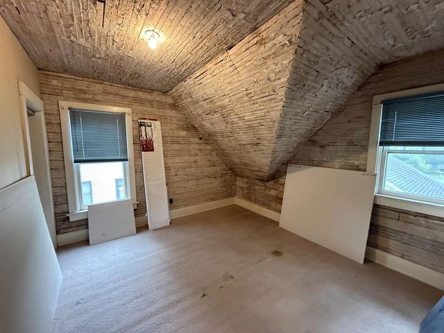 102 N CLINTON AVENUE, Clintonville, WI 54929