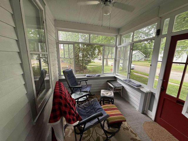 102 N CLINTON AVENUE, Clintonville, WI 54929