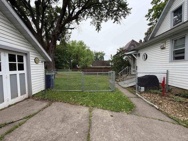 102 N CLINTON AVENUE, Clintonville, WI 54929