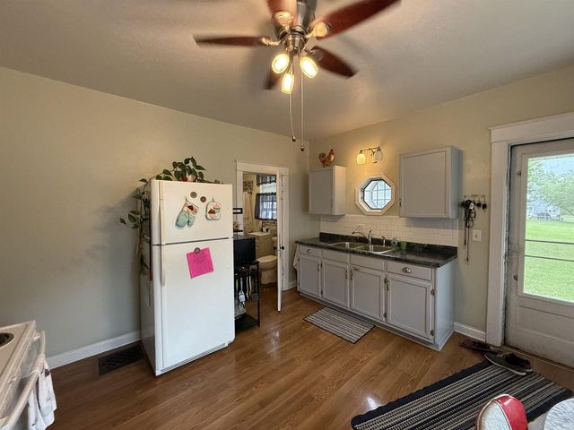 102 N CLINTON AVENUE, Clintonville, WI 54929