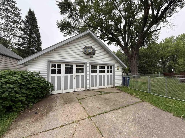 102 N CLINTON AVENUE, Clintonville, WI 54929