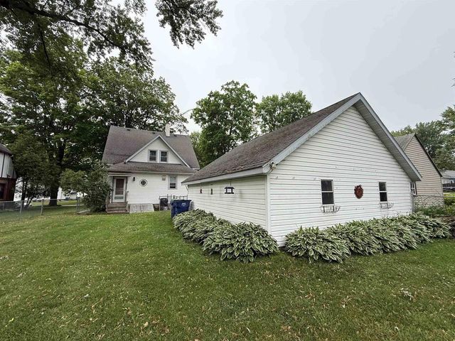 102 N CLINTON AVENUE, Clintonville, WI 54929