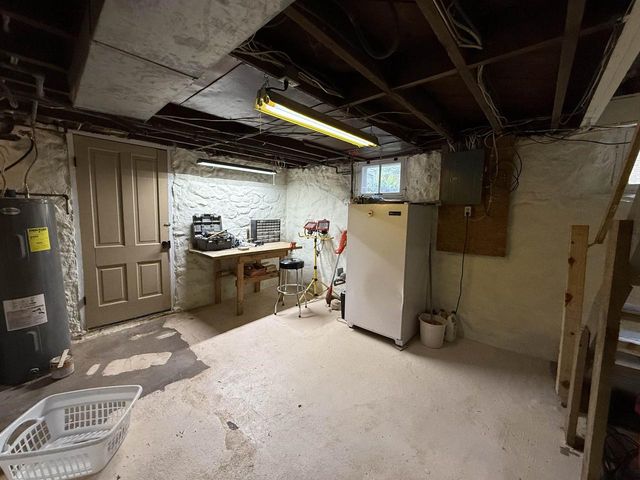 102 N CLINTON AVENUE, Clintonville, WI 54929