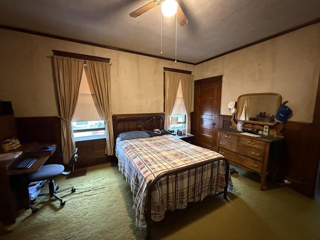 102 N CLINTON AVENUE, Clintonville, WI 54929