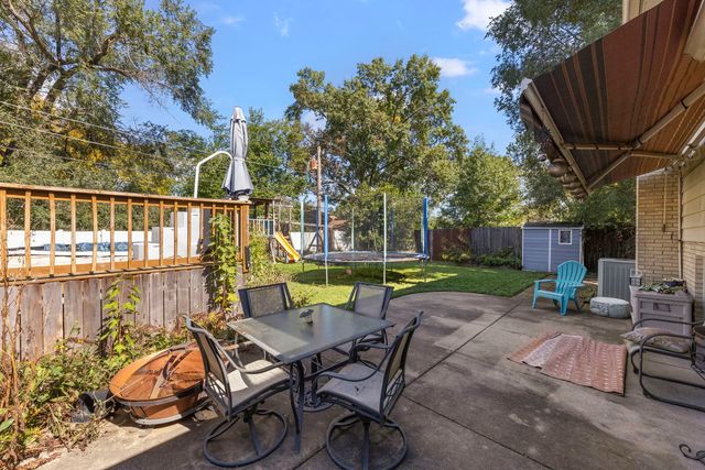 6908 W Edgewood Road, Palos Heights, IL 60463