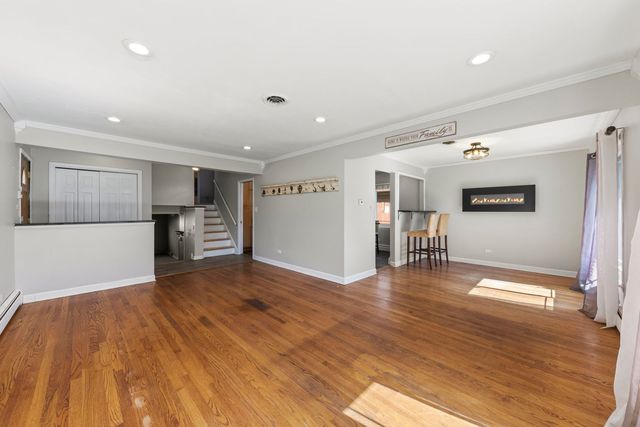 6908 W Edgewood Road, Palos Heights, IL 60463