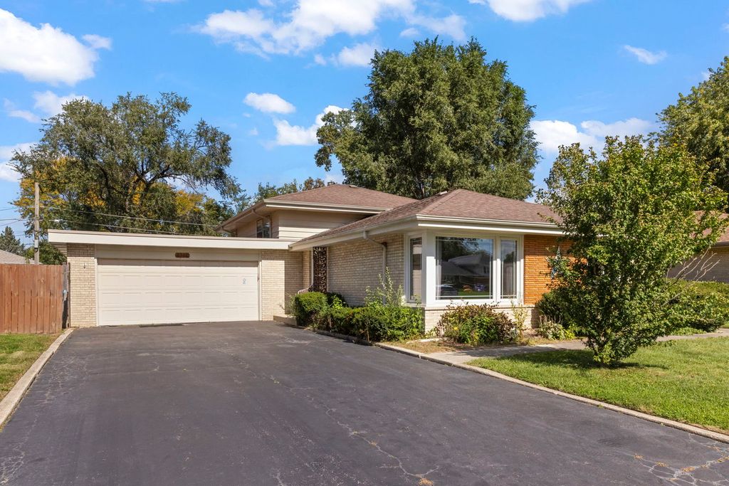 6908 W Edgewood Road, Palos Heights, IL 60463