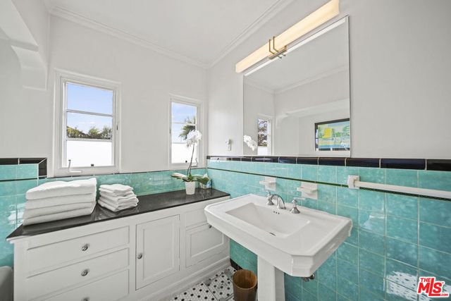837 N Harper Avenue, Los Angeles, CA 90046