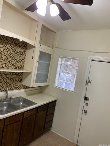 2047 W SUMMIT AVE, San Antonio, TX 78201