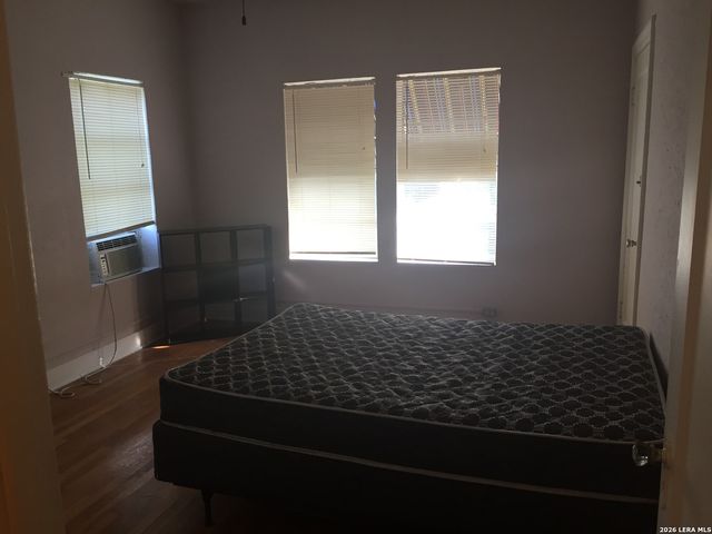 2047 W SUMMIT AVE, San Antonio, TX 78201