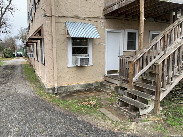 2047 W SUMMIT AVE, San Antonio, TX 78201