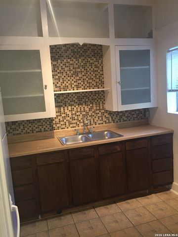 2047 W SUMMIT AVE, San Antonio, TX 78201