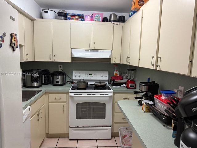 11800 SW 18th St 126-4, Miami, FL 33175