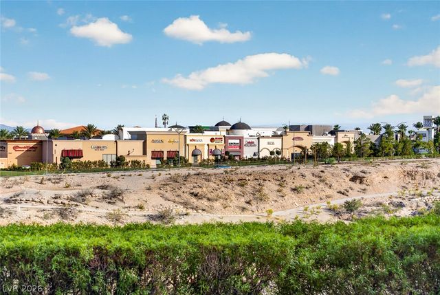 9101 Alta Drive 16, Las Vegas, NV 89145