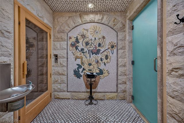 9101 Alta Drive 16, Las Vegas, NV 89145
