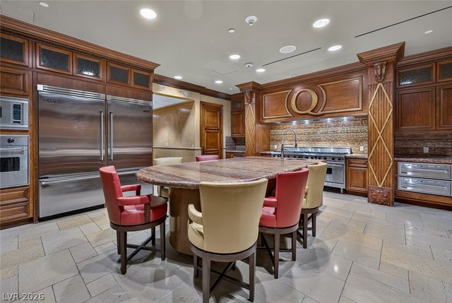 9101 Alta Drive 16, Las Vegas, NV 89145