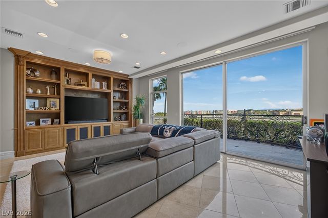 9101 Alta Drive 16, Las Vegas, NV 89145