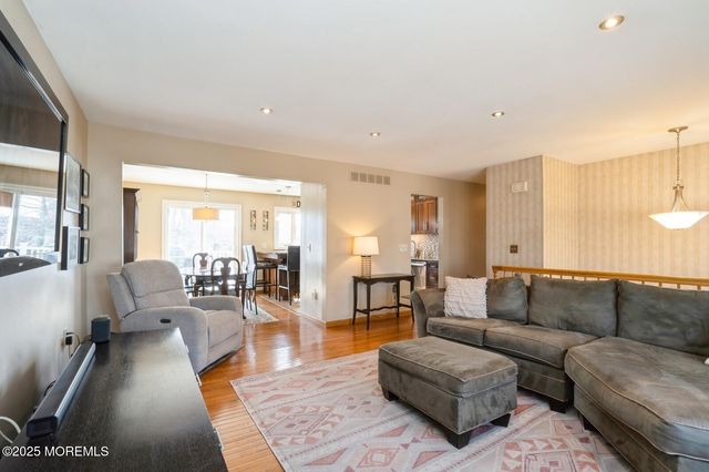 13 Ivy Place, Howell, NJ 07731