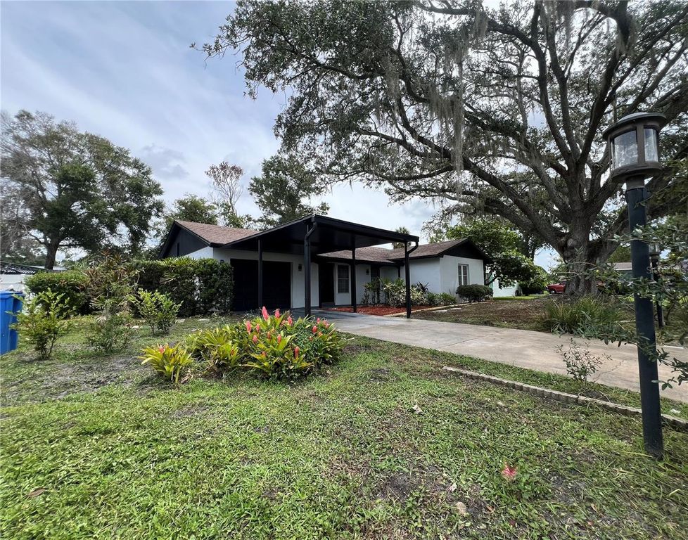 7703 W HIAWATHA STREET, Tampa, FL 33615