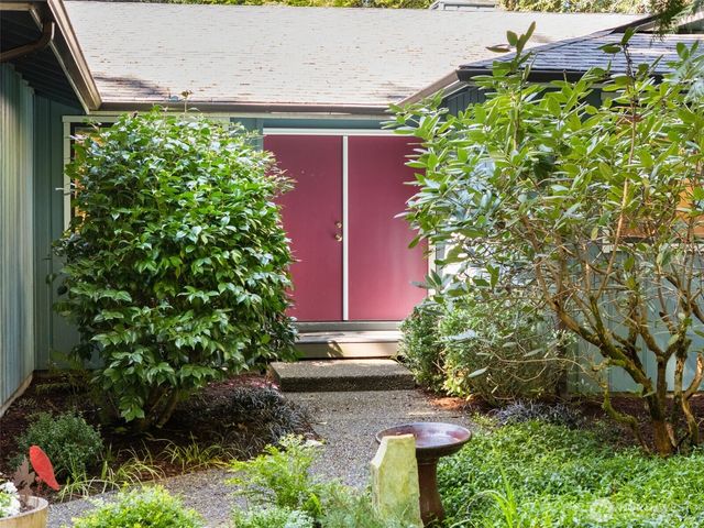 5496 NE Laura Loop, Poulsbo, WA 98370