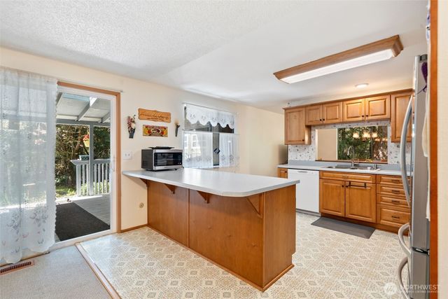 5496 NE Laura Loop, Poulsbo, WA 98370