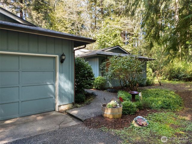 5496 NE Laura Loop, Poulsbo, WA 98370