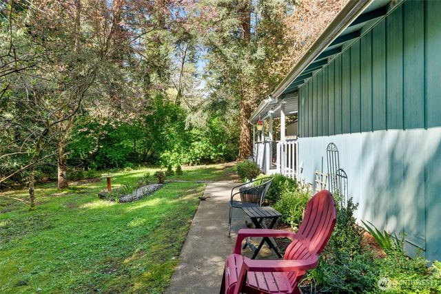 5496 NE Laura Loop, Poulsbo, WA 98370