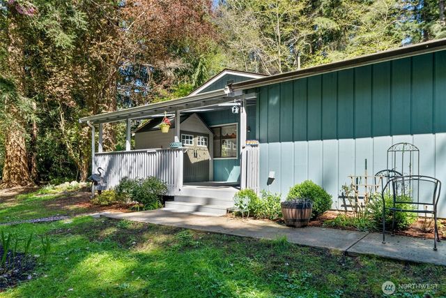 5496 NE Laura Loop, Poulsbo, WA 98370