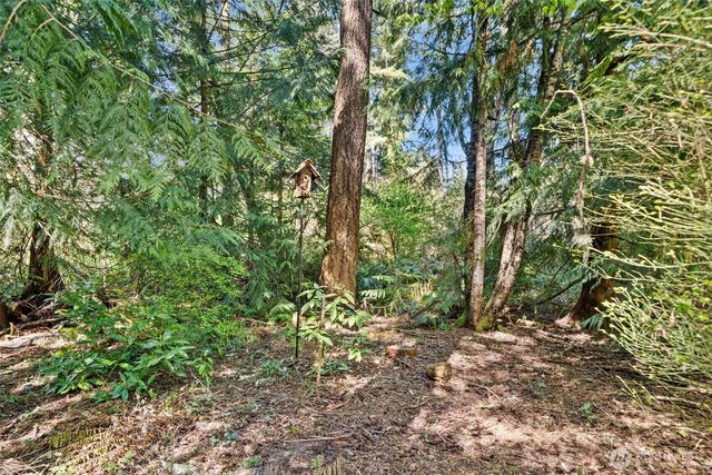 5496 NE Laura Loop, Poulsbo, WA 98370