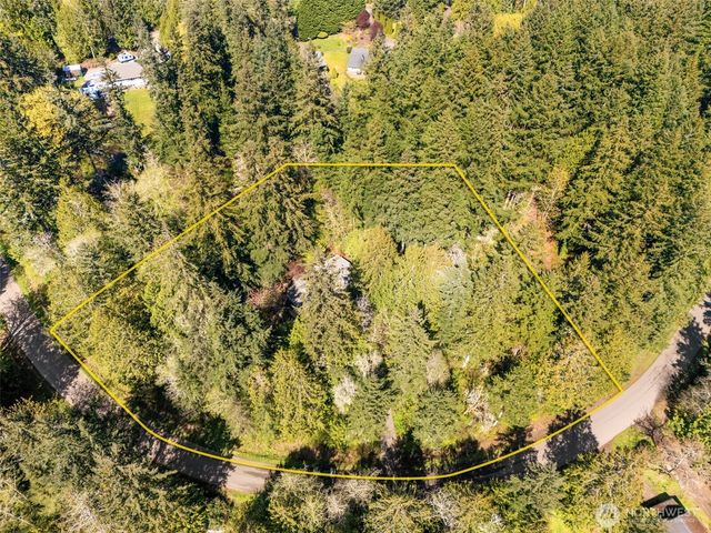 5496 NE Laura Loop, Poulsbo, WA 98370