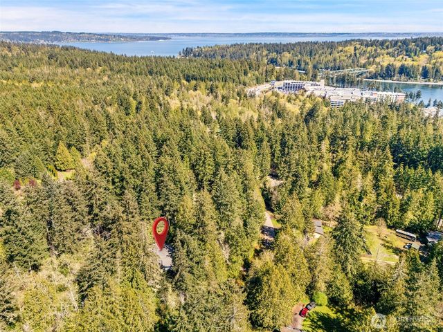 5496 NE Laura Loop, Poulsbo, WA 98370
