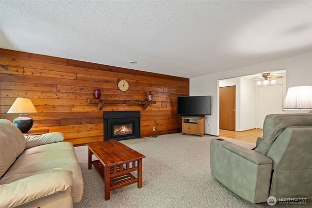 5496 NE Laura Loop, Poulsbo, WA 98370