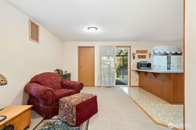5496 NE Laura Loop, Poulsbo, WA 98370