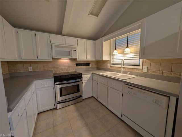 1686 Stonewood Drive, Winston-salem, NC 27103