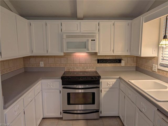 1686 Stonewood Drive, Winston-salem, NC 27103