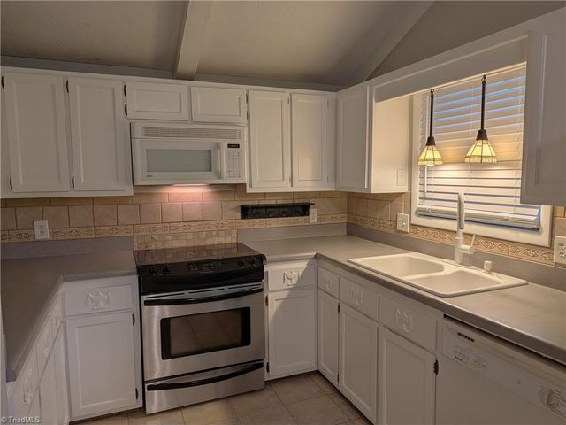 1686 Stonewood Drive, Winston-salem, NC 27103