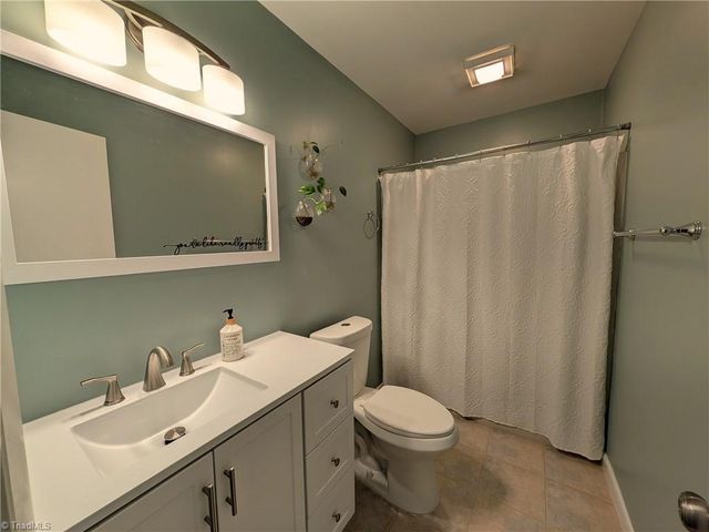 1686 Stonewood Drive, Winston-salem, NC 27103