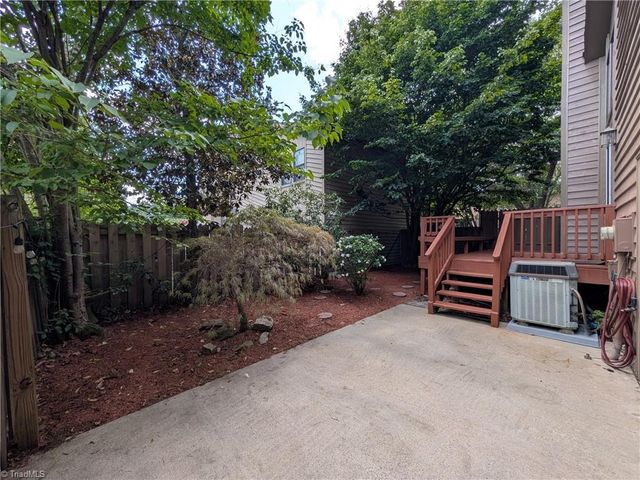 1686 Stonewood Drive, Winston-salem, NC 27103