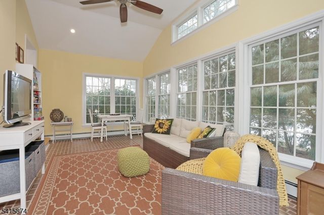 215 Hill St, Midland Park Boro, NJ 07432