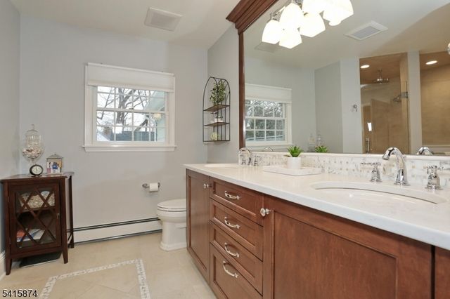 215 Hill St, Midland Park Boro, NJ 07432