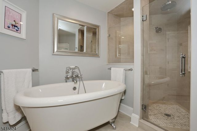 215 Hill St, Midland Park Boro, NJ 07432