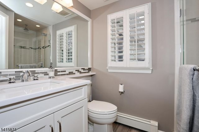 215 Hill St, Midland Park Boro, NJ 07432