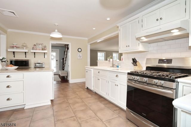 215 Hill St, Midland Park Boro, NJ 07432