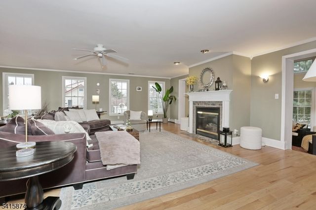 215 Hill St, Midland Park Boro, NJ 07432