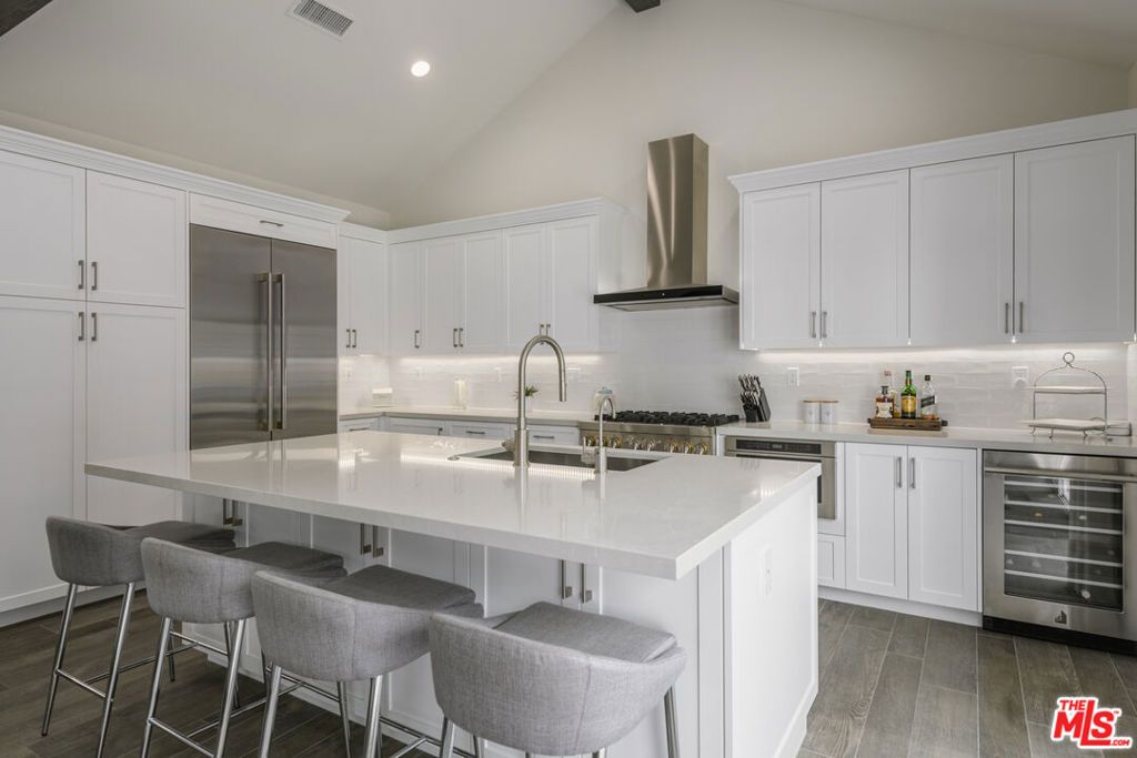 Image 9 of property listing at 4715 Bellflower Avenue, North Hollywood, CA 91602