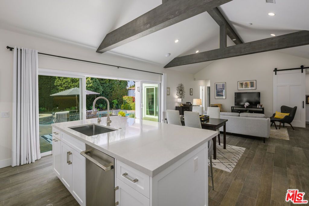 Image 10 of property listing at 4715 Bellflower Avenue, North Hollywood, CA 91602