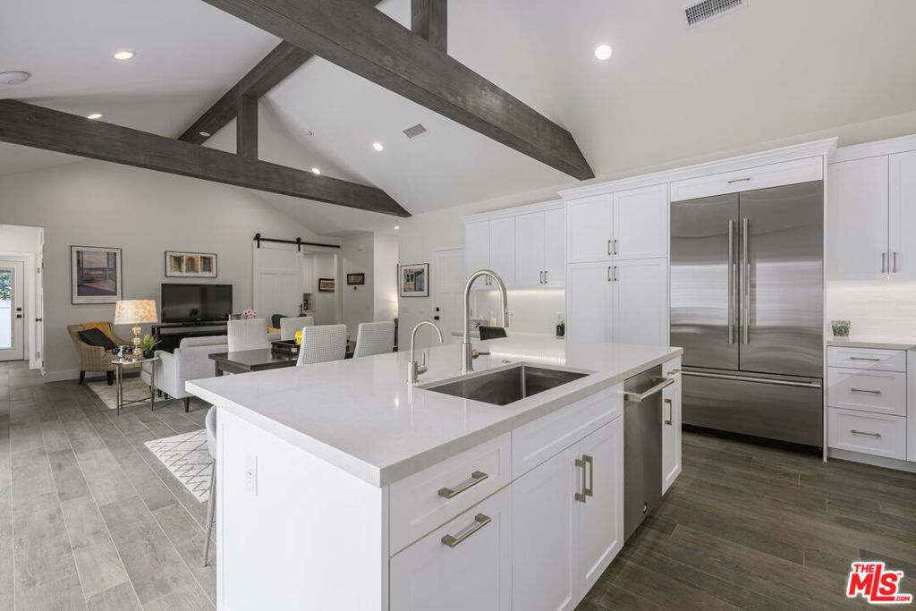 Image 11 of property listing at 4715 Bellflower Avenue, North Hollywood, CA 91602