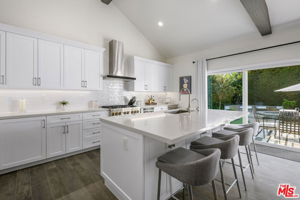 Image 12 of property listing at 4715 Bellflower Avenue, North Hollywood, CA 91602