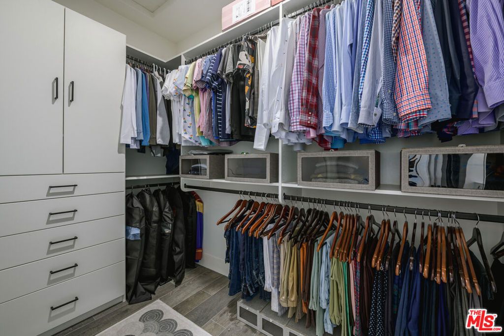 Image 15 of property listing at 4715 Bellflower Avenue, North Hollywood, CA 91602