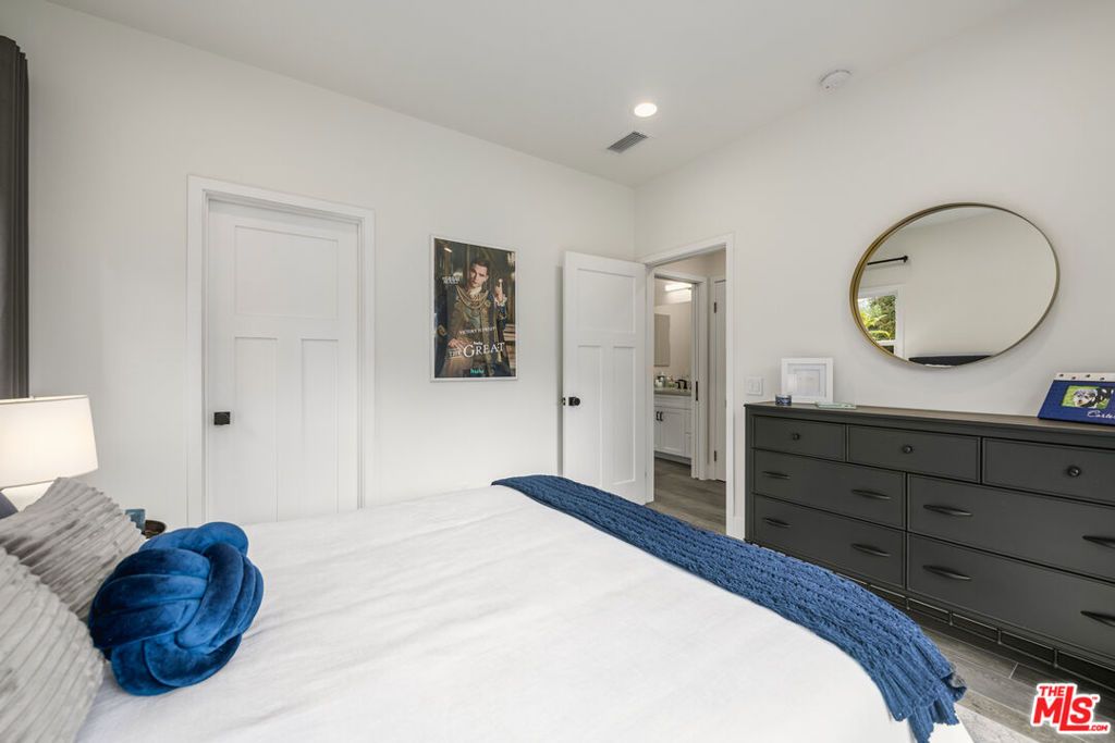 Image 19 of property listing at 4715 Bellflower Avenue, North Hollywood, CA 91602